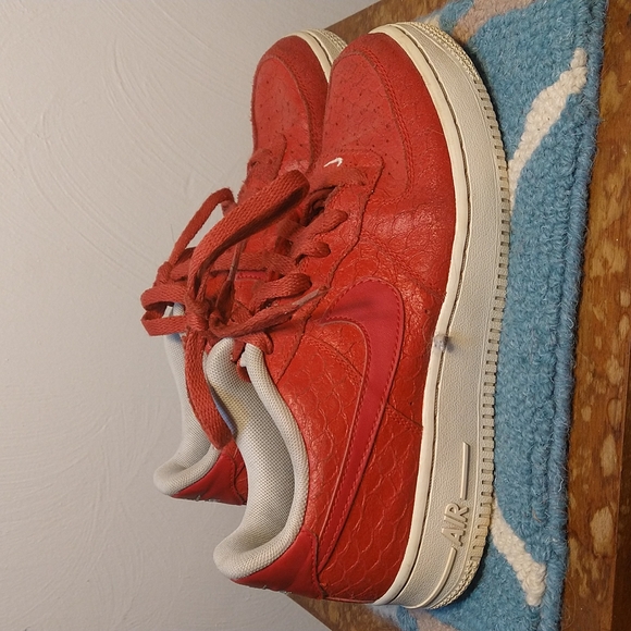 Nike Youth Air Force 1 Leather Croc Embossed Sneakers - Picture 4 of 12